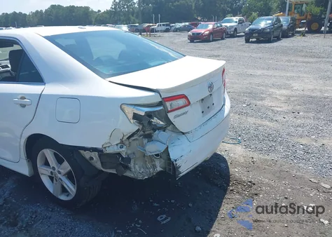 2014 Toyota Camry Se z USA, uszkodzony, nr VIN 4T1BF1FK7EU829181